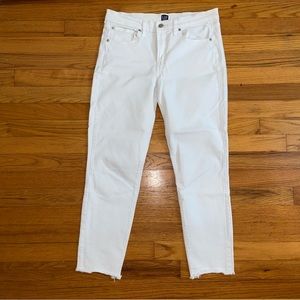 White GAP True Skinny Jean Size 29